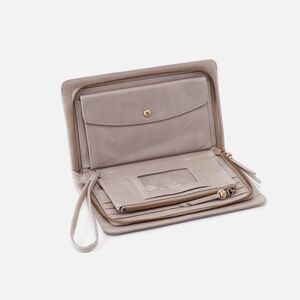 Womens Hobo Evolve Wristlet Clutch Wallet in Driftwood